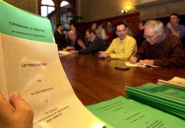 Bellinzona firma convenzione AET Bellinzona firma convenzione AET