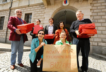 Bellinzona Consegna firme petizione per il risparmio energetico