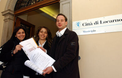 Locarno consegna firme petizione Pace in citta