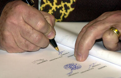 Bellinzona firma convenzione AET Bellinzona firma convenzione AET