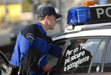 Bellinzona nuove divise Polizia Cantonale