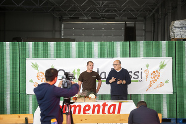 SANT ANTONINO presentazione Orticola Bassi per la produzione di pomodori svizzeri in inverno con tecnologie all avanguardia