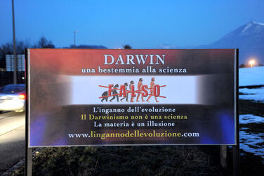 Ticino cartelloni pubblicitari contro Darwin
