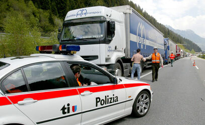 Airolo controllo di Polizia ai camionisti