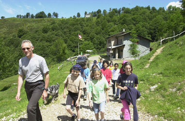 Valcolla gita bambini elementari alla capanna Pairolo